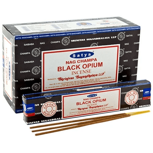Satya Nag Champa Zwarte Opium Wierookstokjes in verpakking met black opium wierookstokjes