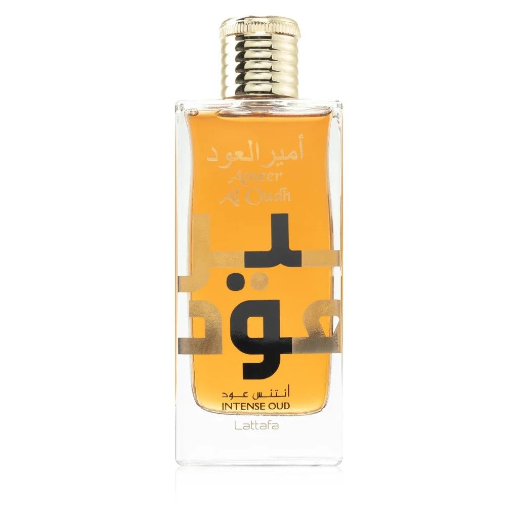 Amberkleurige parfumfles met gouden dop van Lattafa Parfum Ameer Oud Intense