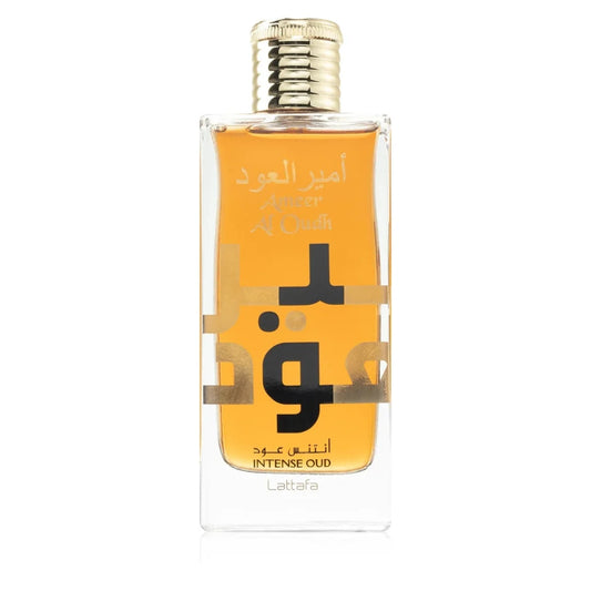 Amberkleurige parfumfles met gouden dop van Lattafa Parfum Ameer Oud Intense