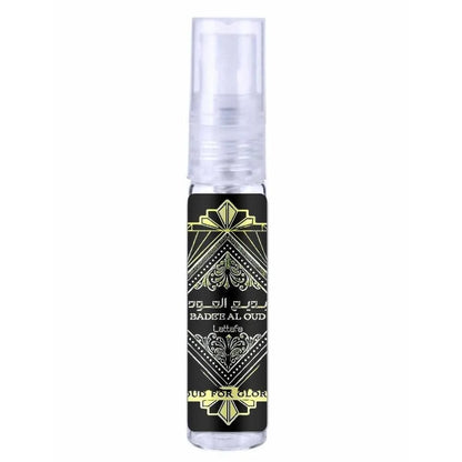 Zwarte en gouden parfum spray flesje van Lattafa Parfum Badee met gouden etiket
